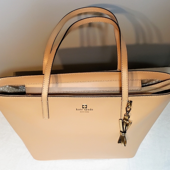 kate spade Handbags - KATE SPADE Leather Maxi Tote - Authentic